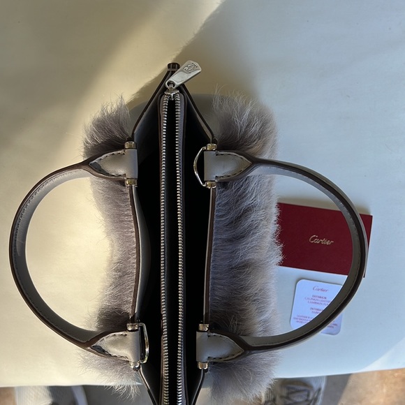 Gorgeous, grey, Cartier hand bag. Exterior is in calf skin and lamb skin fur - Picture 7 of 11